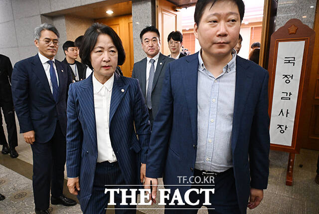 추미애 법제사법위원장이 대법원장의 대선 개입 의혹과 관련해 사건 수사기록에 대한 전자문서 접속 로그 기록 등을 현장 검증에 나서고 있다. /국회사진기자단