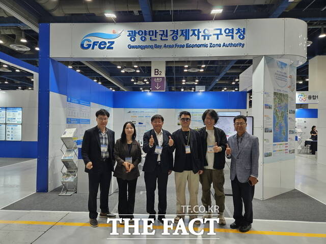 광양만권경제자유구역청이 서울 코엑스에서 열리는 국제첨단소재기술대전(INTRA 2025)에 참가해 GFEZ 투자 홍보관을 운영하고 있다./광양경자청