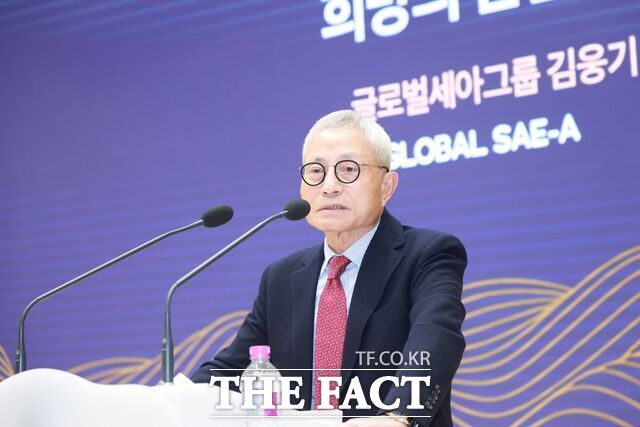 2025 제3회 용봉포럼에서 김웅기 글로벌세아 회장이 강연을 하고 있다./전남대학교