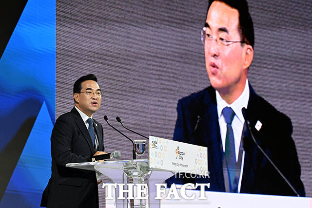 축사하는 박홍근 더불어민주당 의원.