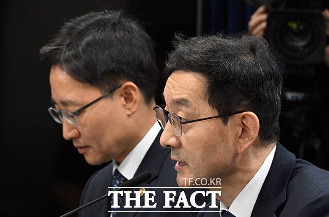 윤창렬 국무조정실장이 주택시장 안정화 대책을 발표하고 있다.