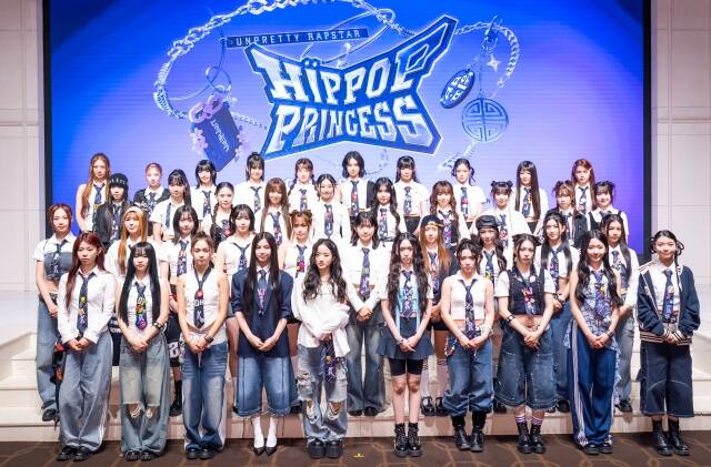 Mnet 언프리티 랩스타 : 힙팝 프린세스의 한일 참가자 40인이 15일 서울 강남구 엘리에나 호텔에서 열린 제작발표회에 참석해 사진 촬영을 하고 있다./Mnet