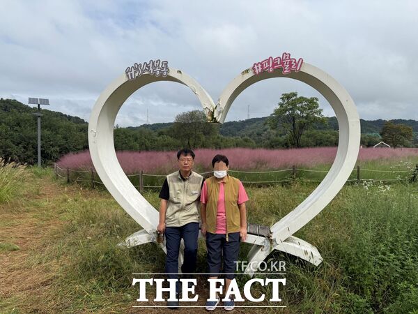 대덕구노인종합복지관이 14일과 15일 양일간 노인맞춤돌봄 특화 서비스의 은둔형 어르신을 위한 특별한 외출 사회관계 형성 프로그램 건강산책을 진행했다. /대덕구노인종합복지관