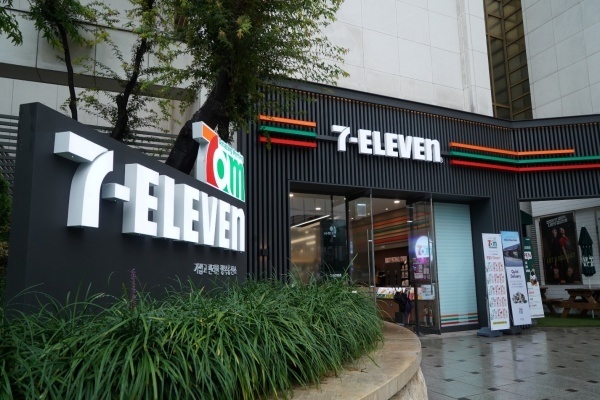 편의점 세븐일레븐이 2년 연속 희망퇴직을 단행한다. /세븐일레븐