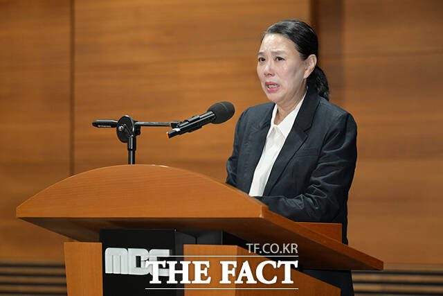 [더팩트ㅣ장윤석 기자] 고 오요안나 기상캐스터 관련 대국민 기자회견이 15일 오전 서울 마포구 상암 MBC에서 열린 가운데 모친 장연미씨가 발언하고 있다.