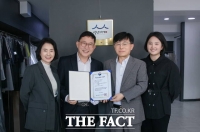  천안 '사랑이야기 사진관', 백년가게 현판식 개최