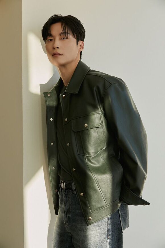 배우 허남준은 <더팩트>와의 인터뷰에서 백번의 추억은 두고두고 꺼내볼 수 있는 작품이라는 생각이 든다고 이야기했다. /에이치솔리드