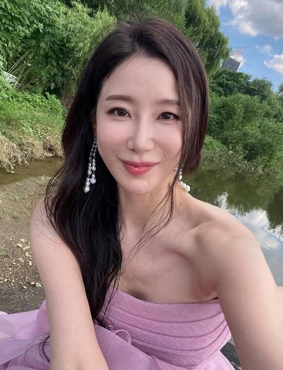 배우 김하영이 16일 자신의 소셜 미디어를 통해 MBC 예능 프로그램 서프라이즈가 재정비를 맞이한 소감을 이야기했다. /인스타그램 캡처