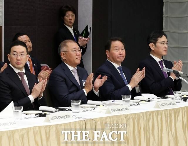 이재용 삼성전자 회장(오른쪽부터), 최태원 SK그룹 회장, 정의선 현대차그룹 회장, 구광모 LG그룹 회장 등 4대 그룹 총수들이 조만간 미국 출장길에 오른다. /뉴시스