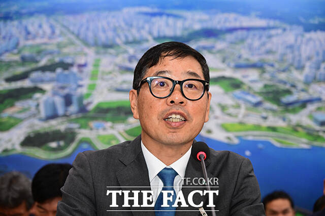 질의 답변하는 하대성 자동차손해배상진흥원장.