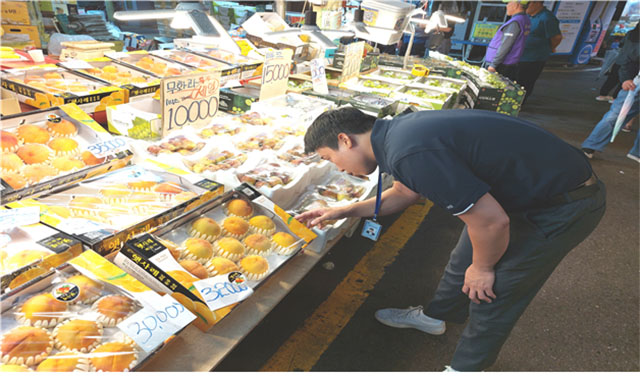 원산지 표시 단속 현장 모습./농식품부