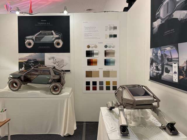 KG모빌리티는 지난 15일부터 오는 26일까지 서울 중구 동대문디자인플라자(DDP)에서 열리는 서울디자인위크 2025에서 세종대와 산학 합력을 통해 제작한 미래형 모빌리티 디자인 작품 2종을 선보인다. /KG모빌리티