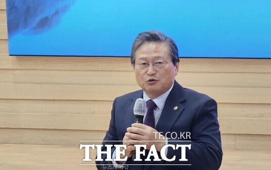 개회사를 하고 있는 이일주 공주문화원장. /김형중