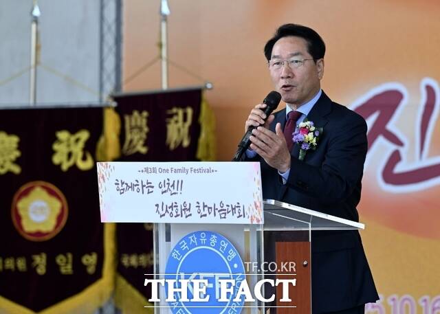 유정복 인천시장이 16일 인천대공원에서 열린 한국자유총연맹 인천광역시지부 함께하는 인천! 회원한마음대회에서 축사를 하고 있다. /인천시