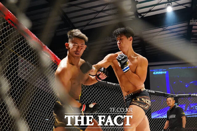 KMMA에서 미들급 챔피언을 지낸 권지후(24)가 지난달 일본 오사카 글래디에이터 032에서 고토 타케스에의 종합격투기 5연승을 저지하고 있다. /뽀빠이연합의원