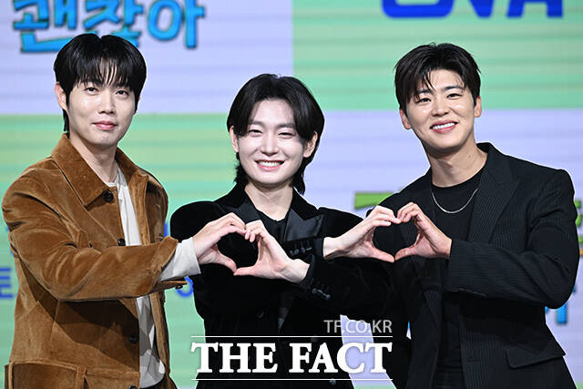 가수 손태진 김용빈 박지현(왼쪽부터)이 16일 오전 서울 마포구 상암동 쇼킹케이팝센터에서 열린 ENA 새 예능 프로그램 길치라도 괜찮아 제작발표회에 참석해 프로그램에 참여한 소감을 이야기했다. /서예원 기자