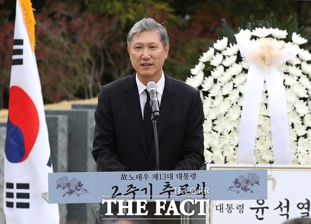 이재명 정부의 첫 주중대사로 노태우 전 대통령의 아들 노재헌 동아시아문화센터 이사장이 임명됐다. 노 전 대통령의 장남 노재헌 동아시아문화재단 이사장이 2023년 10월 26일 경기 파주시 동화경모공원에서 열린 고 노태우 전 대통령 2주기 추모식에서 유족인사를 하고 있다. /뉴시스