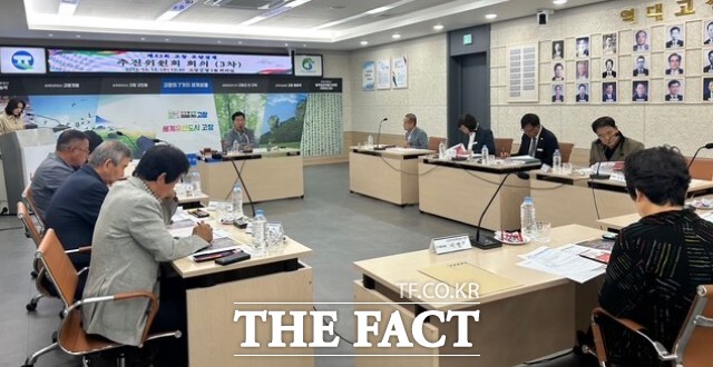 고창군은 15일 군청 2층 회의실에서 ‘제52회 고창 모양성제 추진위원회 3차 회의’를 열고 축제의 전반적인 추진상황을 점검했다. /고창군