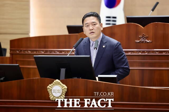 조은석 천안시의회 의원이 제283회 임시회 제1차 본회의에서 발언을 하고 있다. /천안시의회