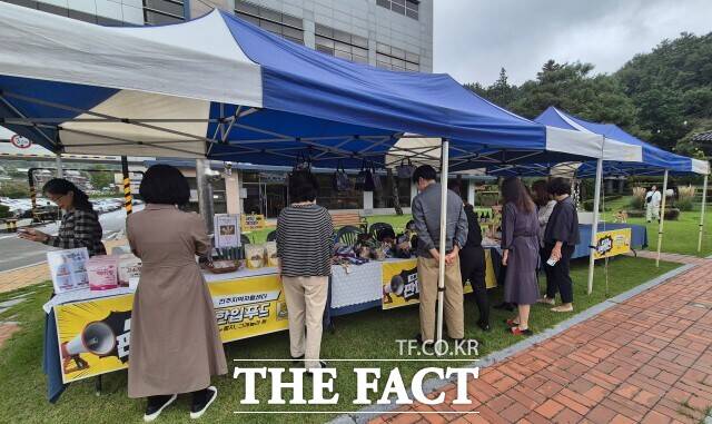 저소득층의 자립을 돕는 착한 소비의 장이 16일 정읍시청 잔디광장에서 열렸다. /정읍시