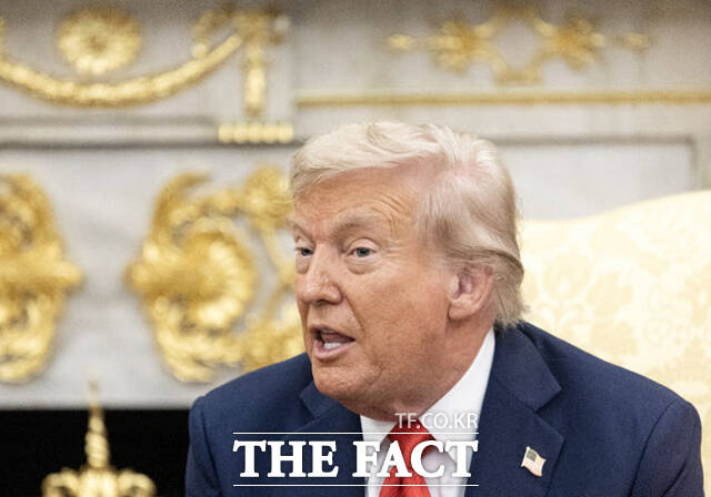 도널드 트럼프 미국 대통령이 15일(현지시간) 한국이 무역 합의 과정에서 대미 투자금 3500억 달러 (약 500조원)을 선불 지급하기로 했다고 또다시 주장했다. /뉴시스