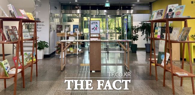 ‘그림책 실물 수서전’ 모습. /시흥시중앙도서관