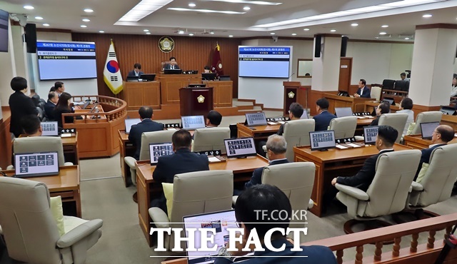 논산시의회가 17일 제267회 임시회를 열고 있다. /김형중 기자