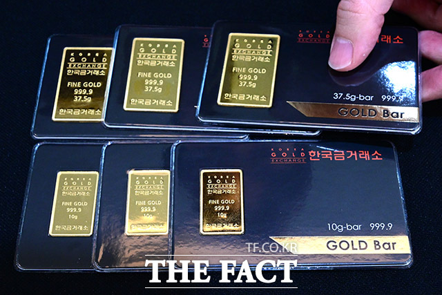 국제 금 가격이 온스당 4300달러를 돌파했다. /더팩트