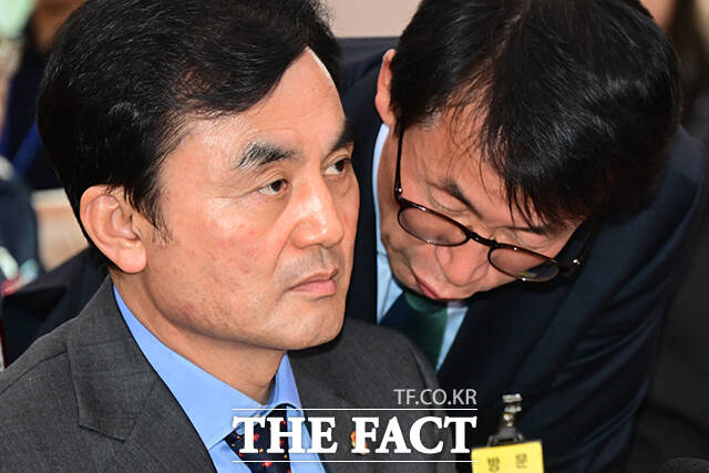 군사법원 국정감사 앞둔 안규백 국방부 장관.