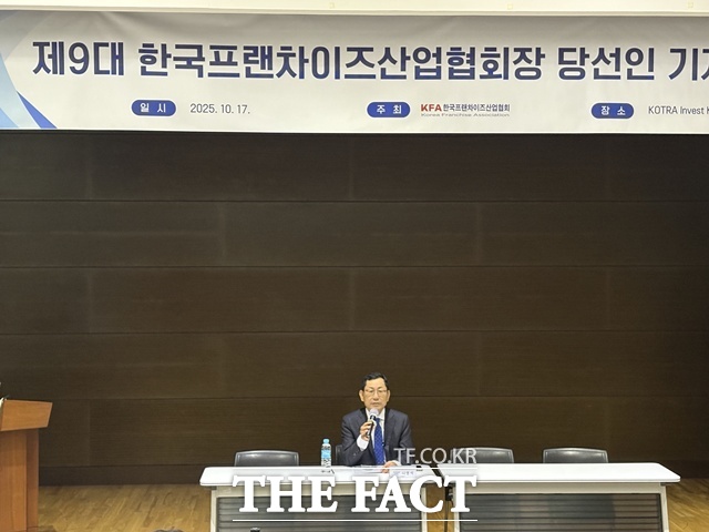 나 회장은 치킨업계 슈링크플레이션에 대해 무리수라고 생각하지만 동종업계에 있다 보니 절박하니까 어쩔 수 없이 가격을 올린 것이라고 자신의 생각을 전했다. /문화영 기자