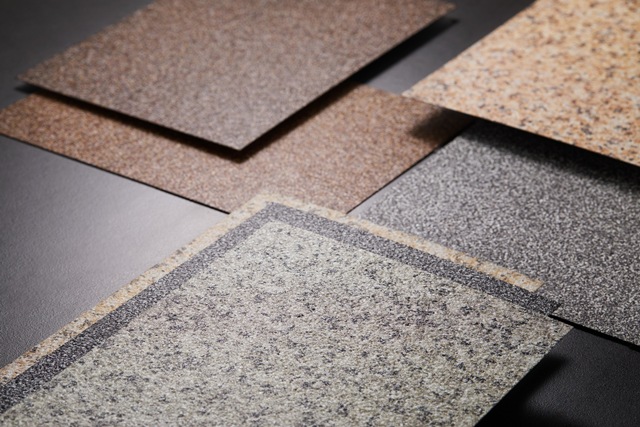 동국씨엠은 천연석 등 자연 소재와 동일한 질감과 사실적 디자인을 동시에 구현한 듀얼스톤 기술을 세계 최초로 개발했다고 17일 밝혔다. 동국씨엠 듀얼스톤 신기술로 생산한 컬러강판 신제품 사진. /동국씨엠