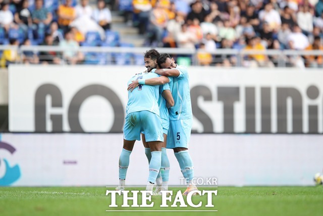 탈꼴찌를 위해 매 경기 총력전을 전개하고 있는 대구 선수들./K리그