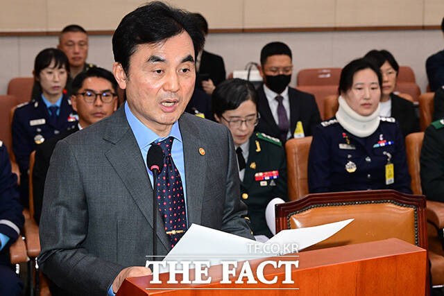 안규백 장관이 업무보고를 하고 있다.