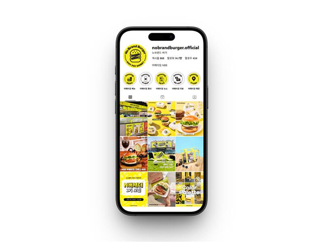 노브랜드 버거가 2025 대한민국 SNS 대상에서 식품제조 부문 대상을 수상했다. /신세계푸드