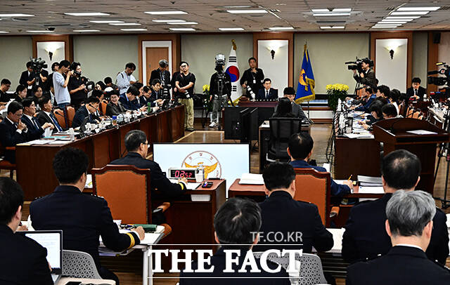 질의 시작하는 경찰청 국정감사