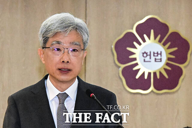 김상환 헌법재판소장이 17일 오전 서울 종로구 헌법재판소에서 열린 국회 법제사법위원회의 헌법재판소, 헌법재판연구원에 대한 국정감사에 참석해 인사말을 하고 있다. /남윤호 기자