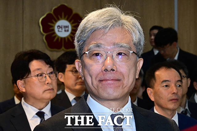 국정감사 기다리는 김상환 헌법재판소장.