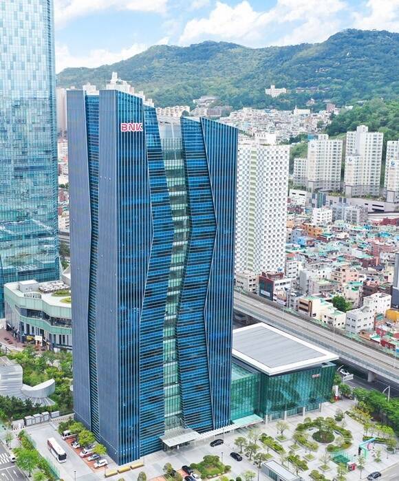 실적 측면에선 2분기 실적 회복세는 빈 회장의 연임 예측에 힘을 실어주는 요소다. /BNK금융그룹