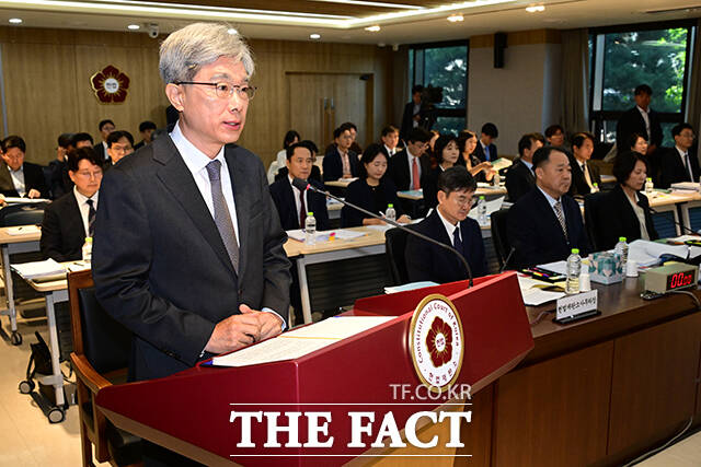 인사말 하는 김상환 헌재소장.