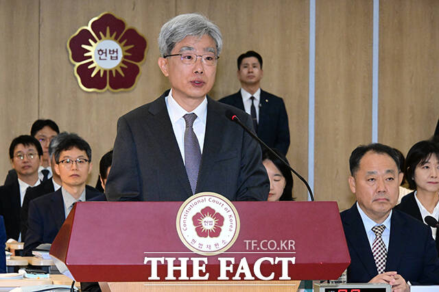 김상환 헌재소장은 이날 인사말에서 어떤 선입견 없이 균형 잡힌 시선으로 모든 사건을 바라보고 진지하게 논의해 결론을 내는 데 성심을 다하겠다고 밝혔다./남윤호 기자