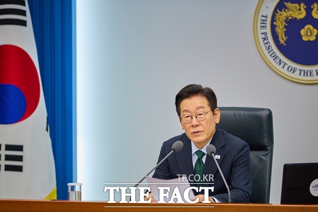 이재명 대통령은 17일 무라야마 도미이치 전 일본 총리 별세에 한일관계의 발전을 위해 기여하신 고인의 업적과 헌신을 오래도록 기억하겠다고 추모했다. 이 대통령이 13일 오후 용산 대통령실에서 주재한 제13차 수석보좌관회의에서 발언하고 있다. /대통령실