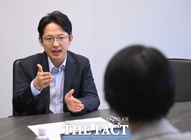 이경준 키움투자자산운용 ETF운용본부장이 14일 오후 서울 여의도 키움투자자산운용 본사에서 <더팩트>와 인터뷰하고 있다. /이새롬 기자