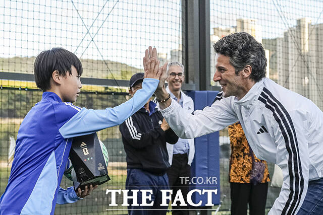 마커스 모렌트 아디다스코리아 대표가 참가자를 응원하고 있다. /아디다스