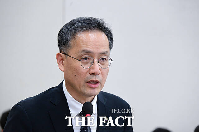 이형일 기획재정부 1차관이 17일 SBS 라디오 진태현의 정치쇼에 출연해 부동산 세제와 관련해 입을 열었다. /더팩트 DB