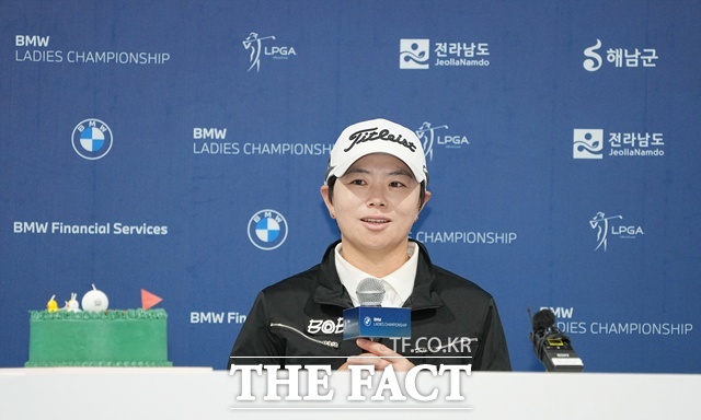 지은희가 18일 공식 기자회견을 통해 자신의 투어 19년을 마감하는 은퇴를 공식 발표하고 있다./BMW레이디스챔피언십 조직위원회