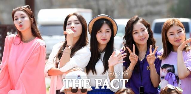 트롯 오디션은 매년 맞불 편성되는 현상이 반복되고 있다. TV조선은 미스트롯 시즌 4를, MBN은 현역가왕 시즌3(두번째 여자가수 편)를 12월 중 방영 목표로 준비 중이다. 사진은 미스트롯 시즌1 주역들. /더팩트 DB