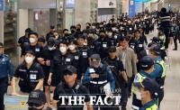  경찰, '캄보디아 송환 64명' 오늘 구속영장 등 신병처리 방향 결정