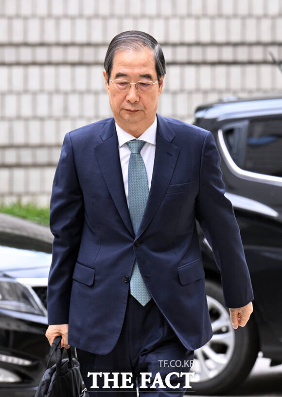 한덕수 전 국무총리가 20일 서울 서초구 서울중앙지방법원에서 열린 내란 우두머리 방조 혐의 3차 재판에 출석하고 있다. /이새롬 기자