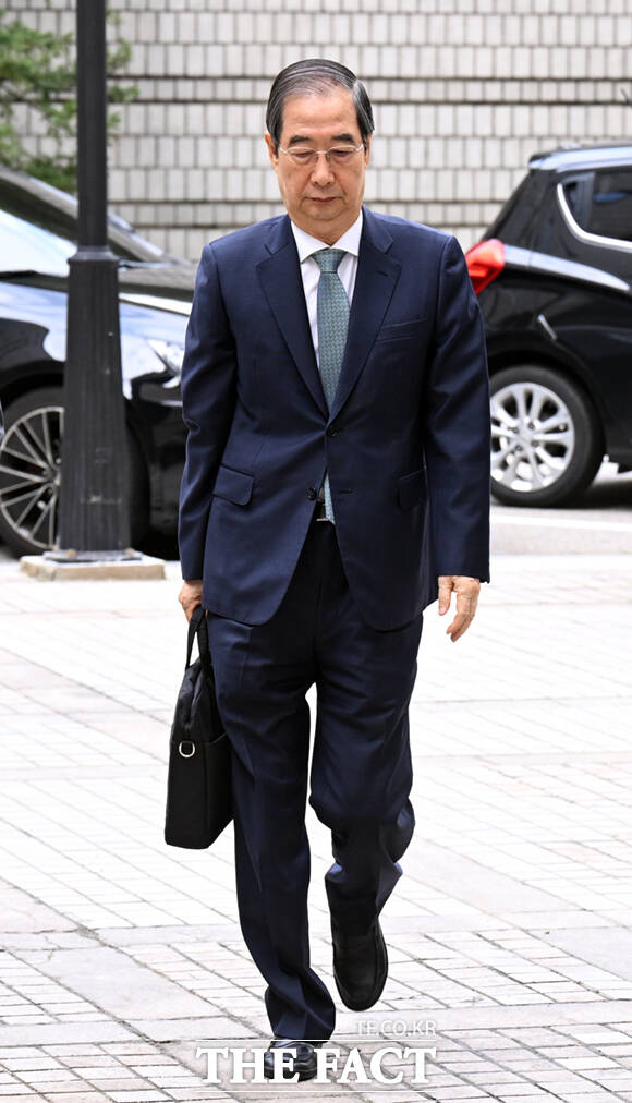 한덕수 전 국무총리가 20일 서울 서초구 서울중앙지방법원에서 열린 내란 우두머리 방조 혐의 3차 재판에 출석하고 있다. /이새롬 기자