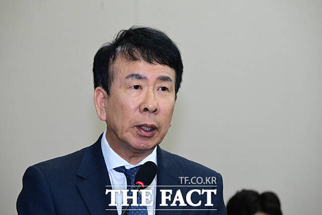 증인 출석한 김진구 전 유진ENT 대표이사.